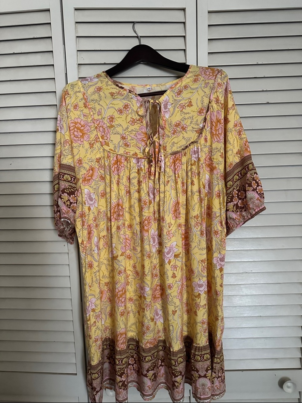 Elegant Yellow and Brown Floral Dress with Short Sleeves